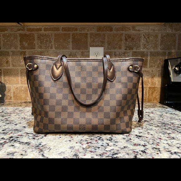LV never full pm like new condition - Picture 2 of 11